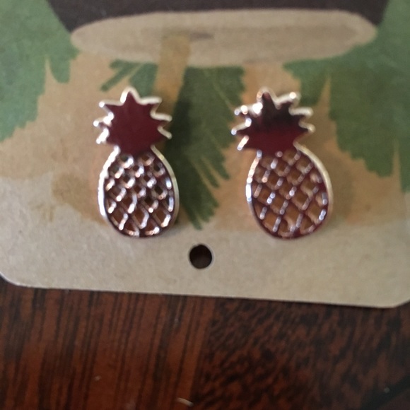 🍍Rose gold pineapple stud earrings 🍍 - Picture 4 of 5